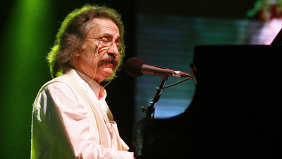 Timur Selçuk anıldı