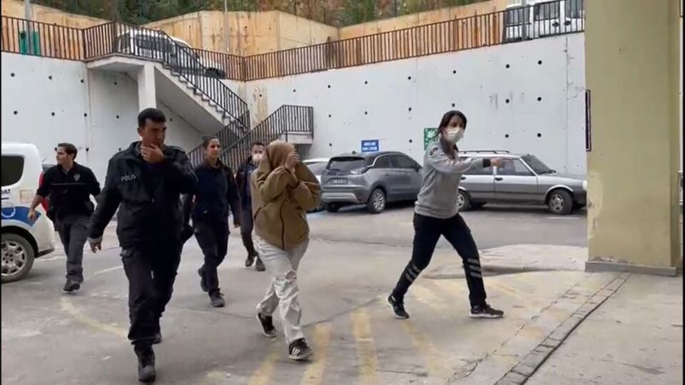 Gelin ve kaynana birbirlerini bıçakladı