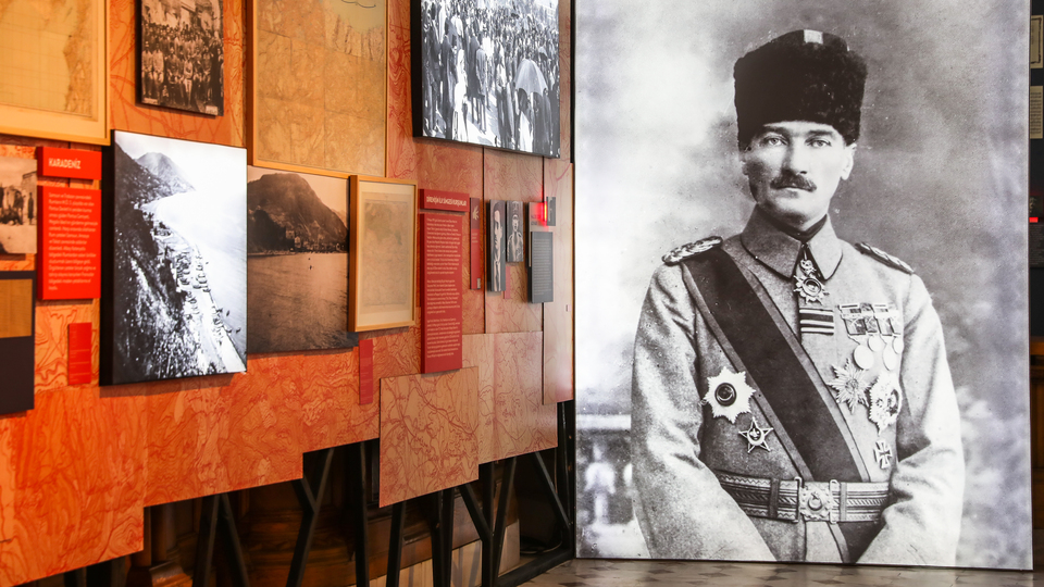 İş Bankası Müzeleri'nde 10 Kasım saati