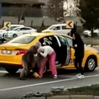 Taksici dehşeti! Kadın müşteriyi dövdü