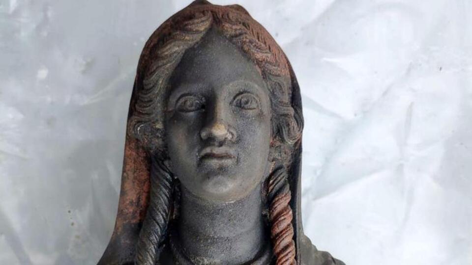 İ﻿talya'da 2 bin 300 yıllık keşif: Çok iyi durumda 24 bronz heykel gün yüzüne çıkarıldı