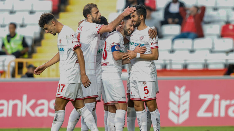 Antalyaspor turu 3 golle aldı