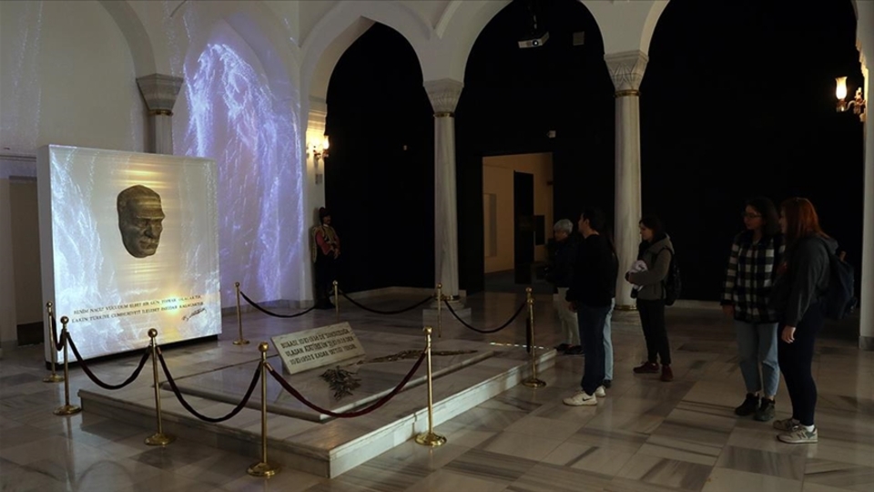 Ziyaretçilerini ağırlıyor