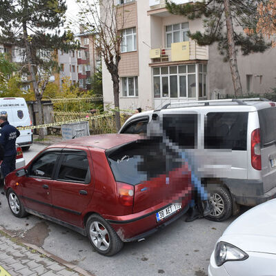İki aracın arasında kaldı! El freni ölümü!