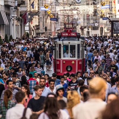 İşsizlik yeniden çift haneye yükseldi