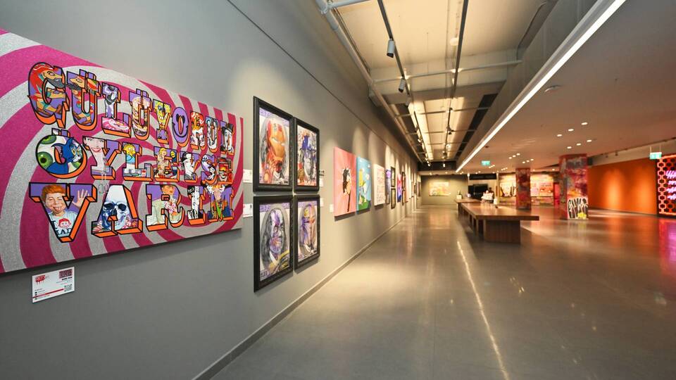 Kapılarını açtı