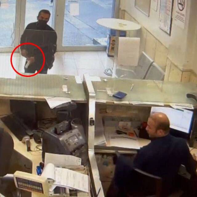 Silahlı PTT soygunu kamerada