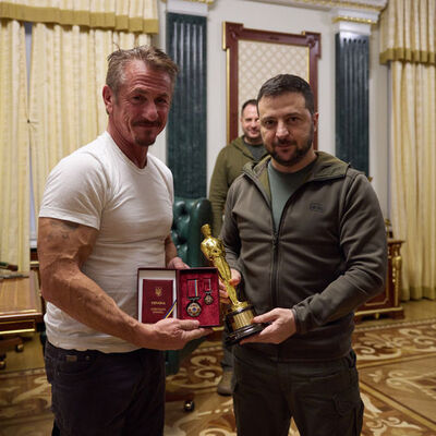 Kazandığı Oscar'ı Zelenskiy’e hediye etti