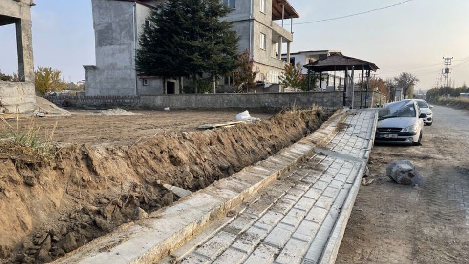 Üzerine istinat duvarı çöken işçi öldü