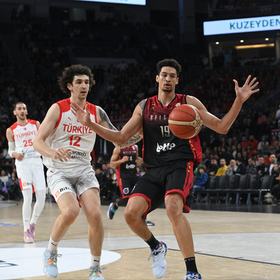 12 Dev Adam çok farklı!