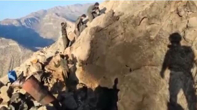 O anlar kamerada! İşte Mehmetçik! Teröristler böyle teslim oldu!