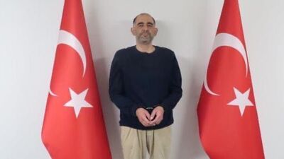 FETÖ şüphelisi Uğur Demirok MİT tarafından Türkiye'ye getirildi