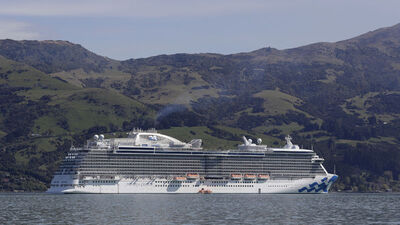 Yolcu gemisinde 800 yolcu pozitif çıktı