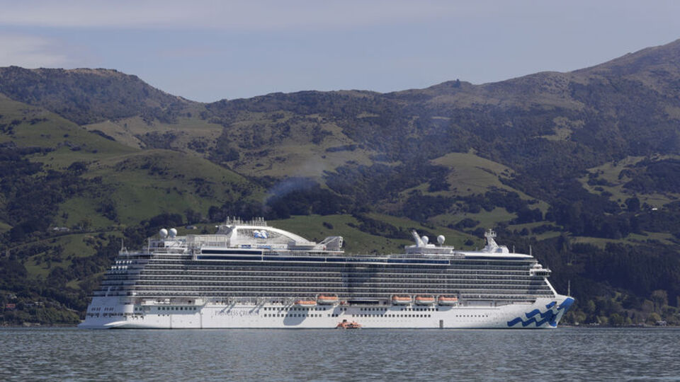 Yolcu gemisinde 800 yolcu pozitif çıktı