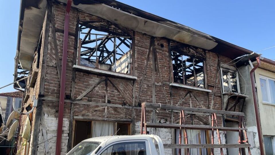 Sakarya'da yangın: 1'i çocuk 2 ölü