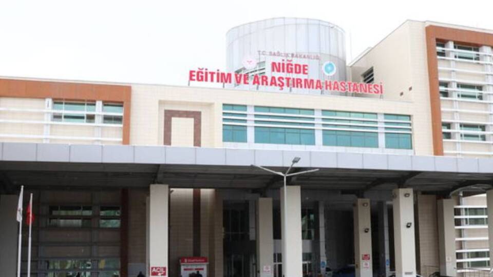 Traktör ile tarım aleti arasında can verdi