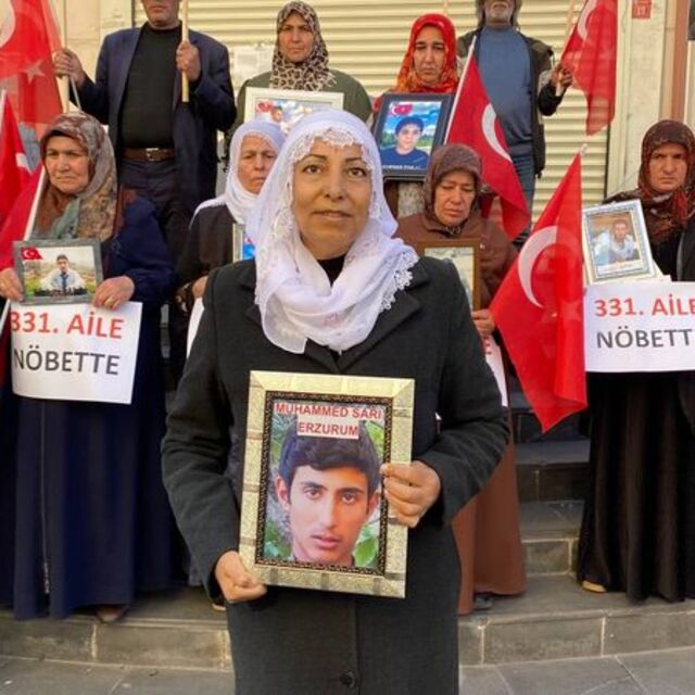 Diyarbakır'da evlat nöbetine bir aile daha katıldı