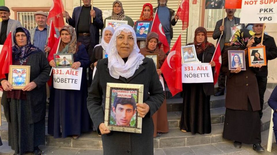 Diyarbakır'da evlat nöbetine bir aile daha katıldı