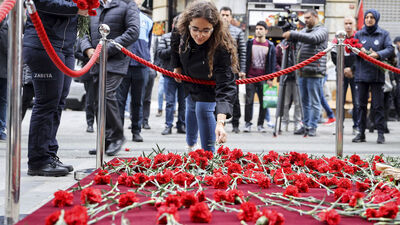 Terör şehitleri anılıyor! İstiklal bayraklarla donandı!