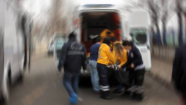 Halk otobüsünün çarptığı 2 kadın öldü