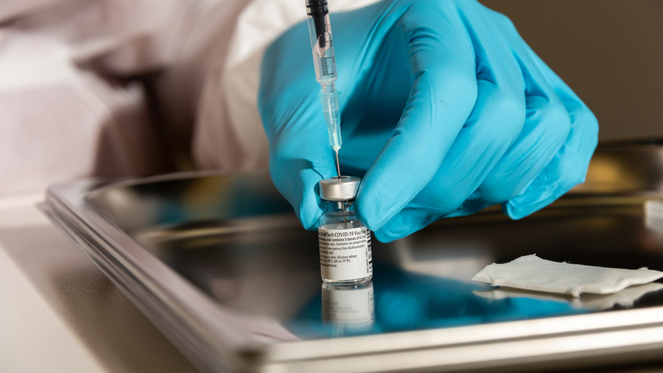 Pfizer ve Moderna'dan flaş karar!