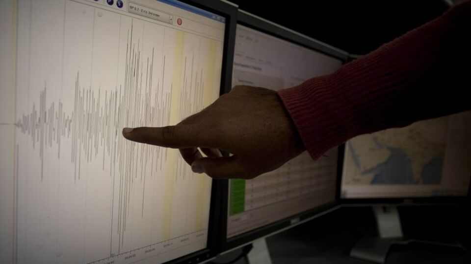 Endonezya'da 6 büyüklüğünde deprem