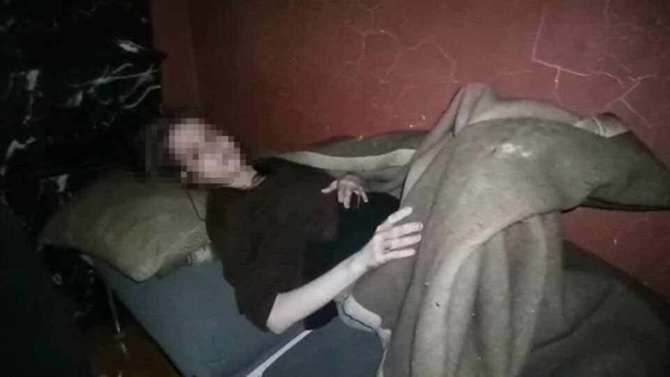 Korku filmi gibi... Karanlık oda!