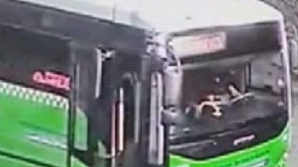 Tartıştığı yolcuyu bıçakladı! Otobüsü gasp edip kaçtı!