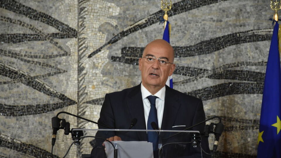 Yunan Dışişleri Bakanı Trablus'ta uçaktan inmeyi reddetti