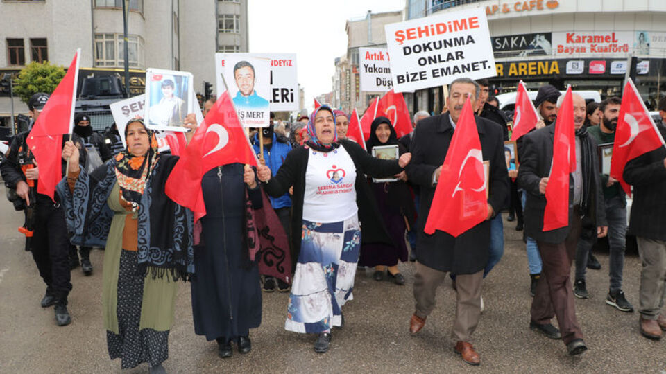 Van'daki evlat nöbetine bir aile daha katıldı