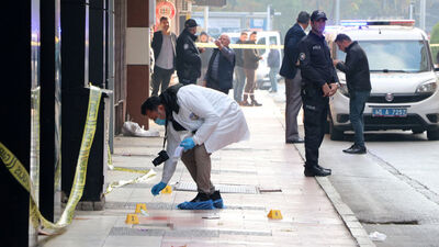 Caddede eski eşini yere yatırdı! Peş peşe tetiğe bastı!