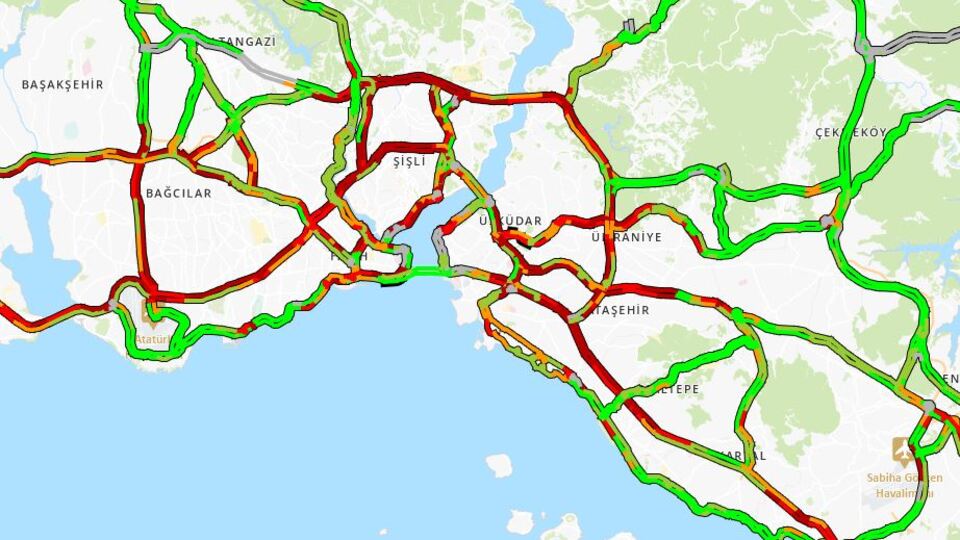 İstanbul'da sağanak, trafiği felç etti!