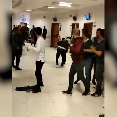 Husumetlilerin kavgasında hastane savaş alanına döndü!