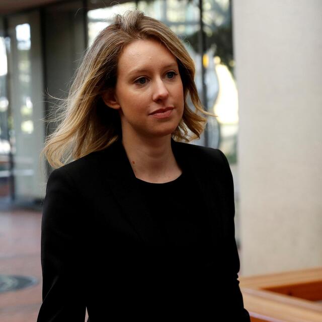 Elizabeth Holmes: Silikon Vadisi’nin gözde milyarderiydi, yargılandığı davada cezası bugün açıklanacak