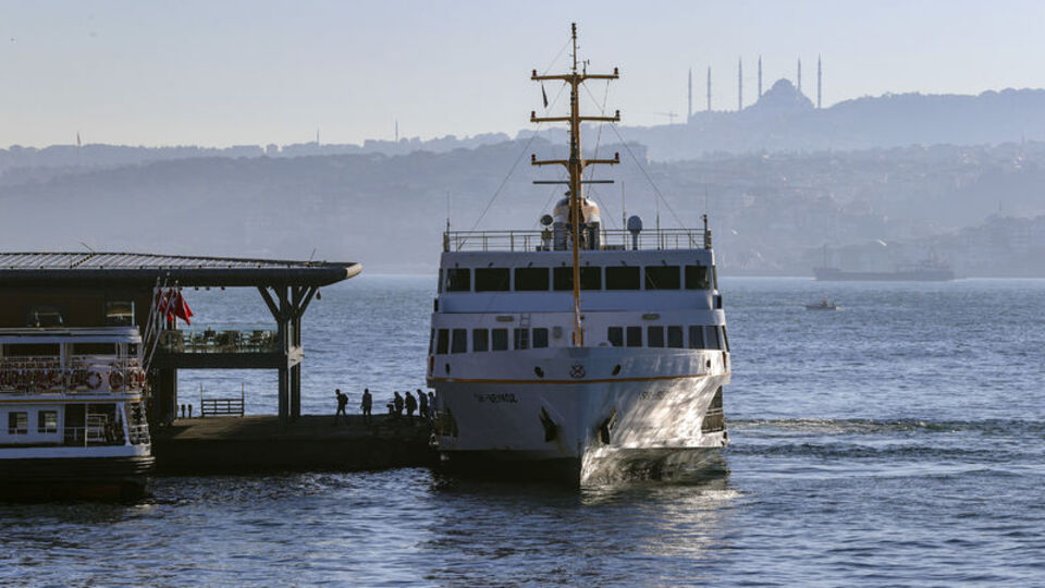 İstanbul'da deniz ulaşımına hava muhalefeti engeli!