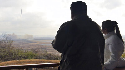 Kim, dünyadan gizlediği kızını ilk kez gösterdi