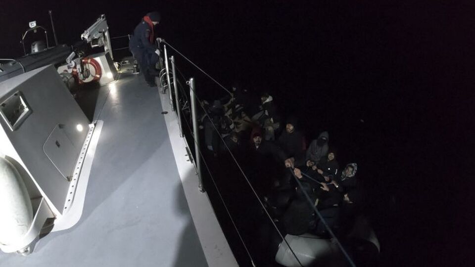 İzmir'de 39 düzensiz göçmen kurtarıldı