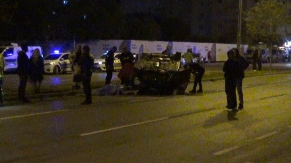 İzmir'de otomobil takla attı: 1 ölü, 1 yaralı