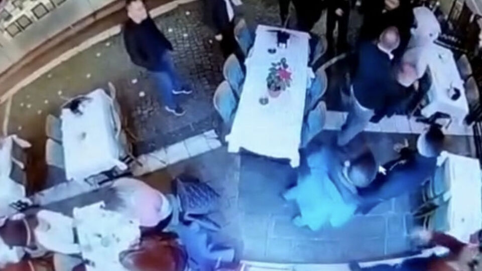 Müşteriler kaçıştı! Kumkapı karıştı! Restoran kavgası!