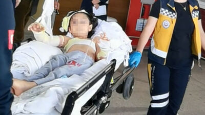 Kaynar su dolu tencereye düştü!