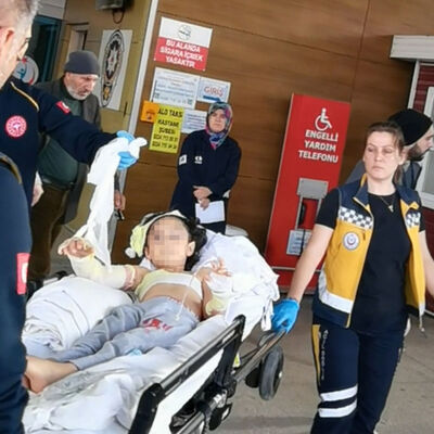 Kaynar su dolu tencereye düştü!