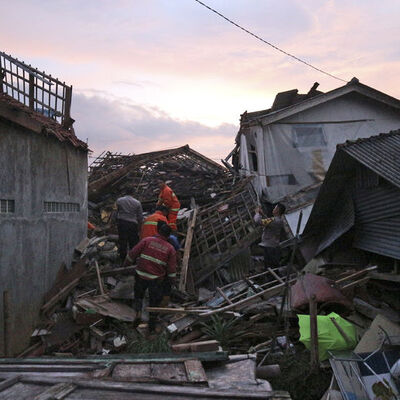252 kişi öldü! Endonezya'da kurtarma çalışmaları sürüyor
