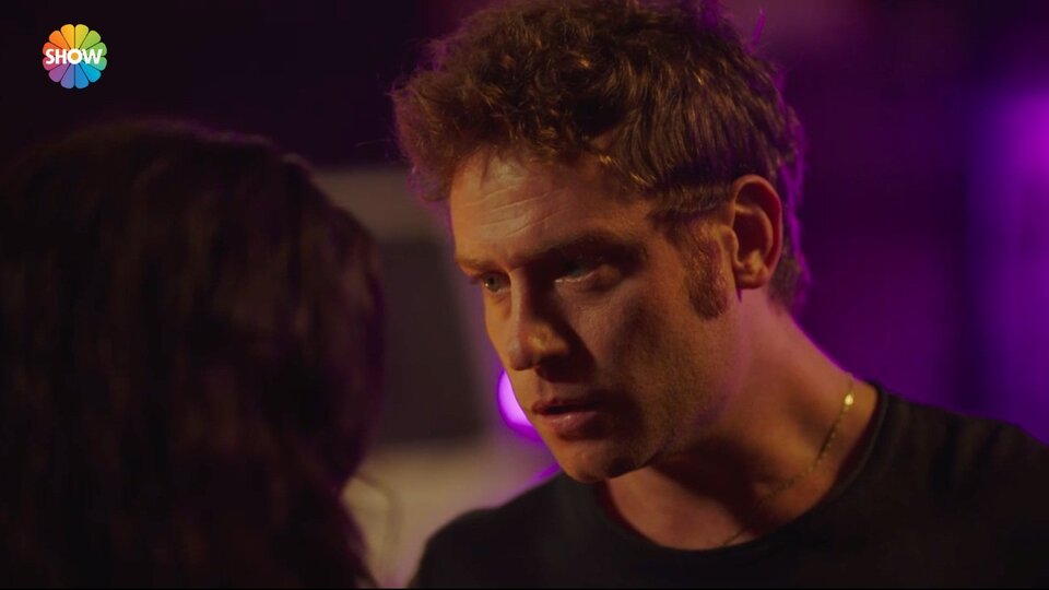 "Hiç sevmemem gereken bir adamı çok sevdim ben..."