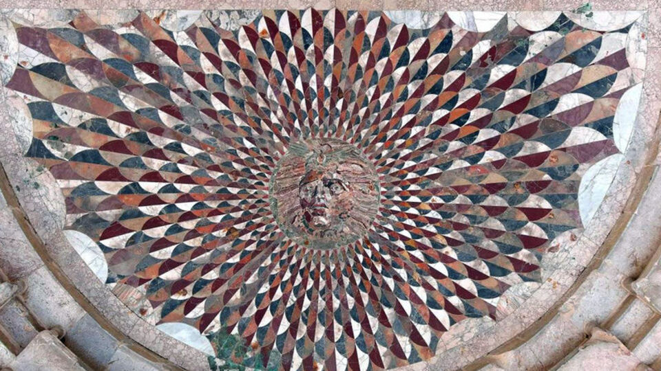 Medusa mozaiği, üzeri örtülerek kış şartlarından korunacak