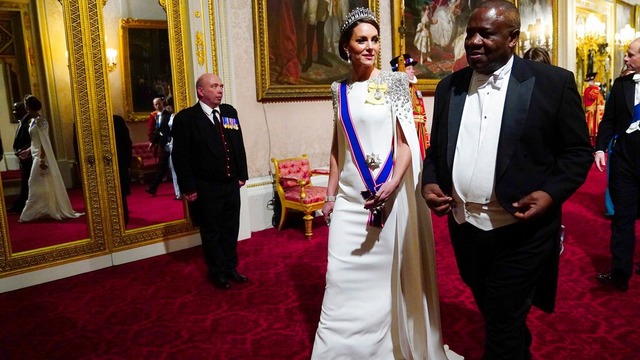 Prenses unvanıyla ilk resmi daveti! Diana'yı unutmadı...