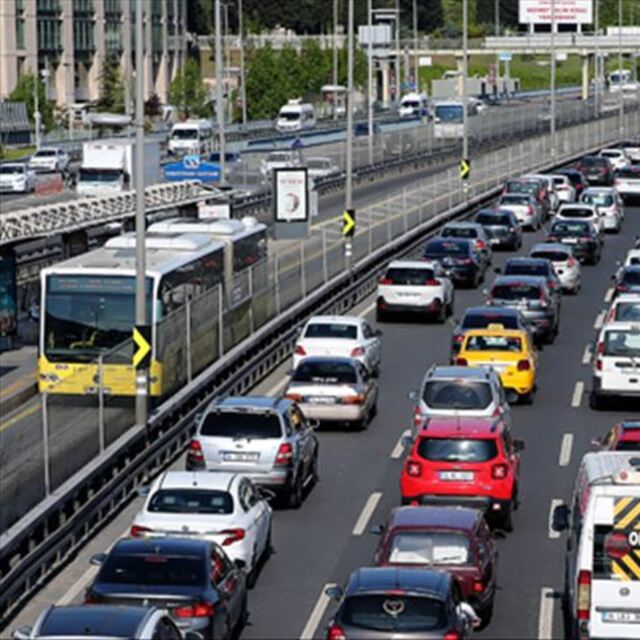 İstanbul'da trafikte yoğunluk yaşanıyor
