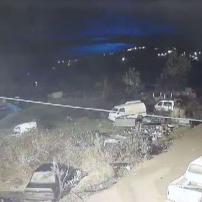 Deprem anında gökyüzünde gizemli ışık hüzmesi!