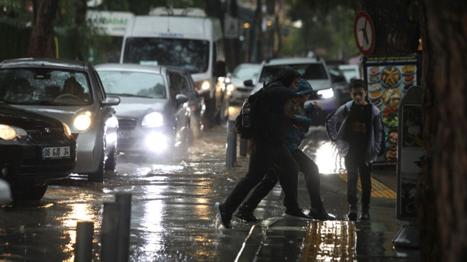 Meteoroloji'den sağanak alarmı! Bu iller dikkat