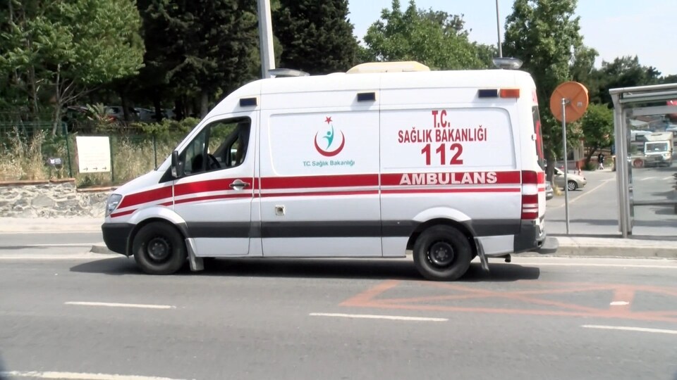 İETT otobüsü ile minibüs çarpıştı! Yaralılar var