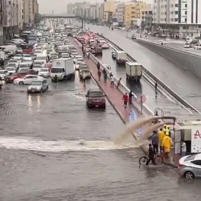 Suudi Arabistan'ı sel vurdu